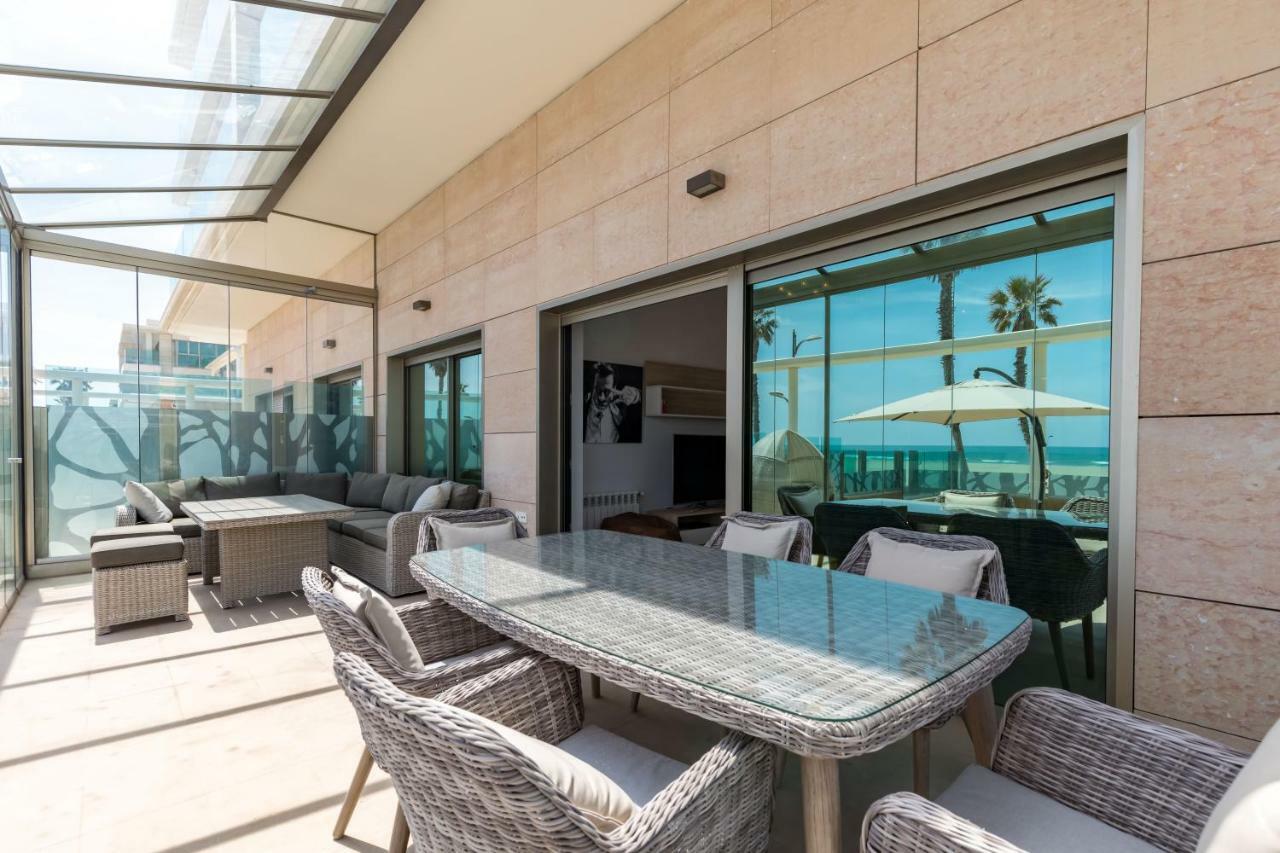 Luxury Beach Front Apartment With Pool فالنسيا المظهر الخارجي الصورة