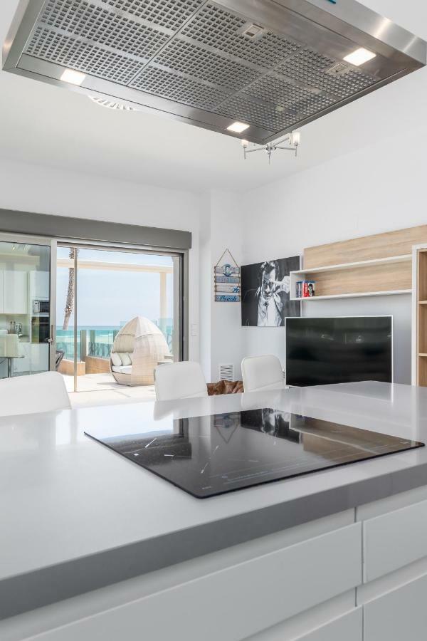 Luxury Beach Front Apartment With Pool فالنسيا المظهر الخارجي الصورة