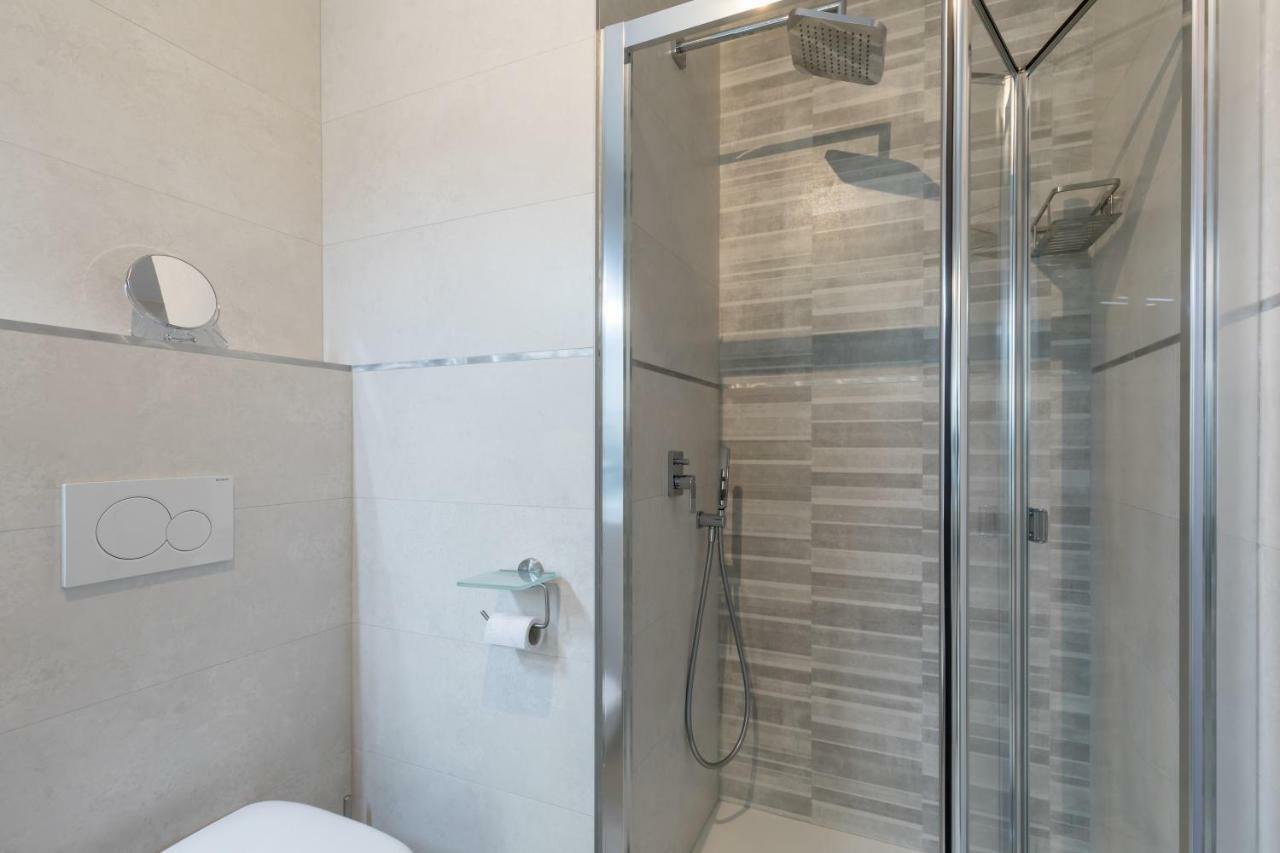 Luxury Beach Front Apartment With Pool فالنسيا المظهر الخارجي الصورة