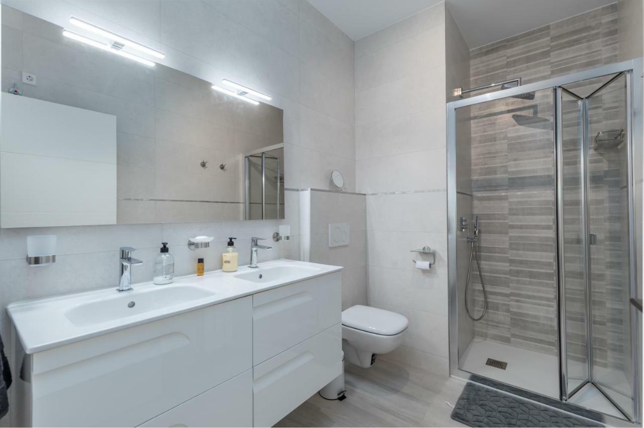 Luxury Beach Front Apartment With Pool فالنسيا المظهر الخارجي الصورة